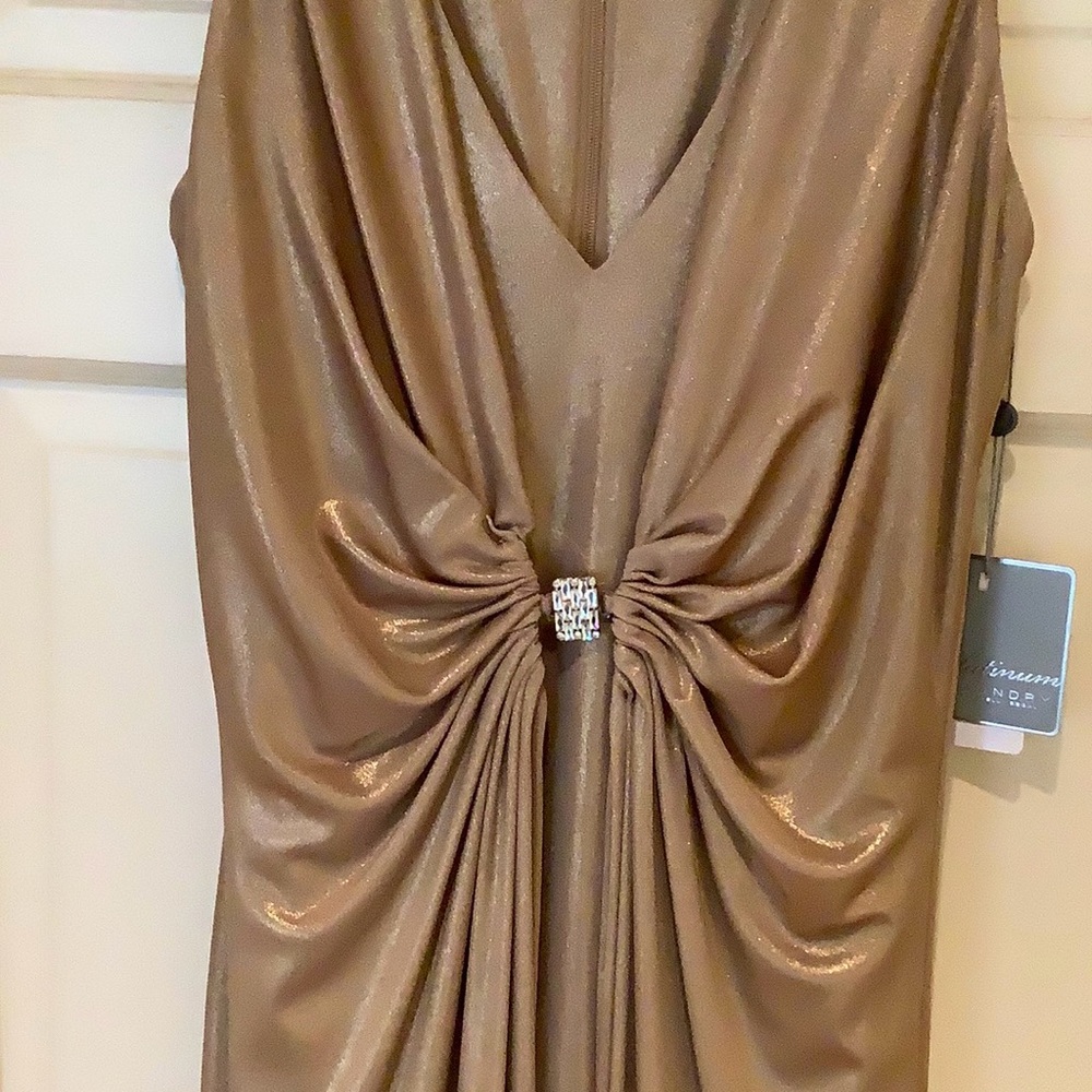 Gold Laundry by Shelli Segal Platinum collection gown NWT Never worn